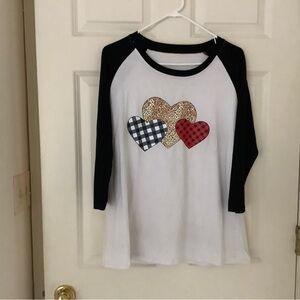 Heart Pattern Raglan Shirt - Black and White